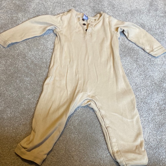 Old navy baby romper 18-24 months - Picture 1 of 3